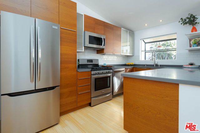 11634 Gorham Avenue 203, Los Angeles, CA 90049