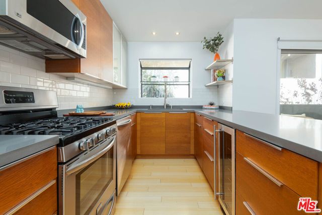 11634 Gorham Avenue 203, Los Angeles, CA 90049