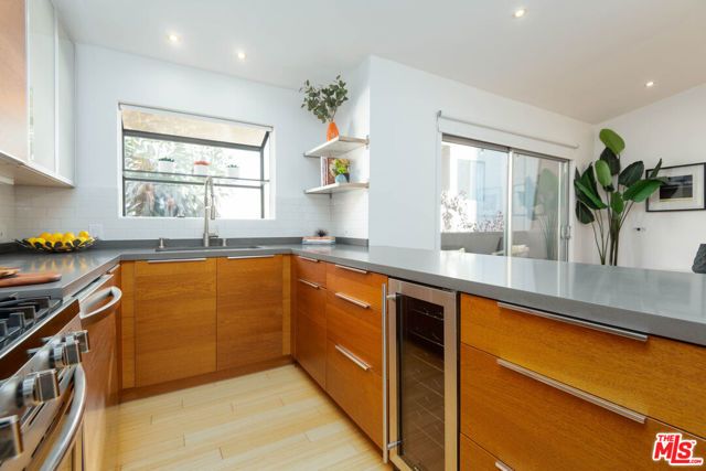 11634 Gorham Avenue 203, Los Angeles, CA 90049