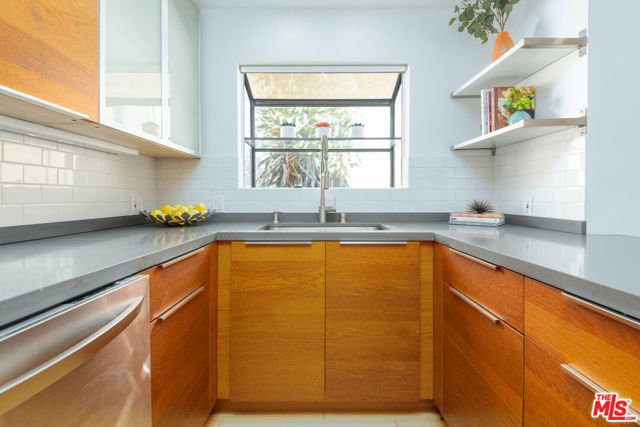 11634 Gorham Avenue 203, Los Angeles, CA 90049