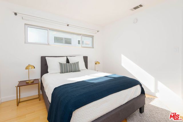 11634 Gorham Avenue 203, Los Angeles, CA 90049