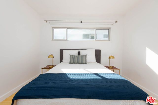 11634 Gorham Avenue 203, Los Angeles, CA 90049