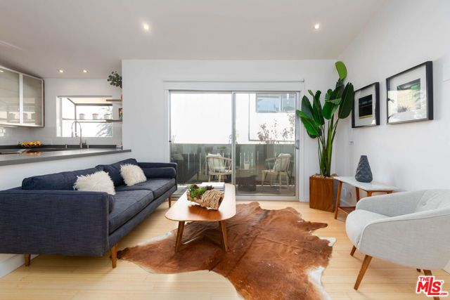 11634 Gorham Avenue 203, Los Angeles, CA 90049