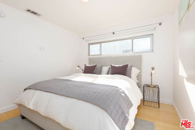 11634 Gorham Avenue 203, Los Angeles, CA 90049