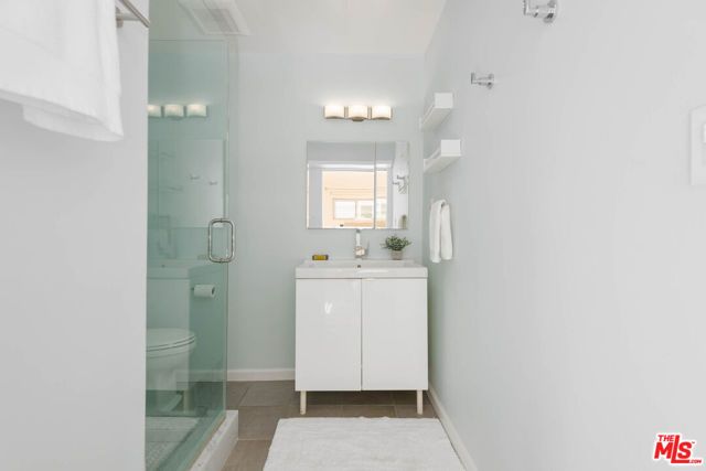 11634 Gorham Avenue 203, Los Angeles, CA 90049