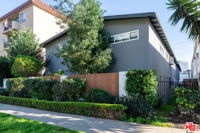 11634 Gorham Avenue 203, Los Angeles, CA 90049