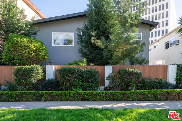 11634 Gorham Avenue 203, Los Angeles, CA 90049