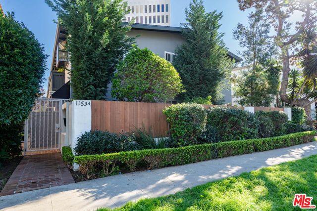 11634 Gorham Avenue 203, Los Angeles, CA 90049