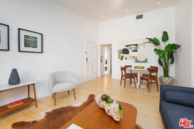 11634 Gorham Avenue 203, Los Angeles, CA 90049