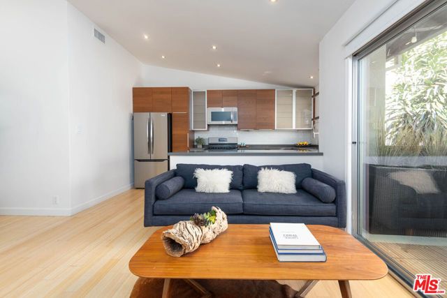 11634 Gorham Avenue 203, Los Angeles, CA 90049