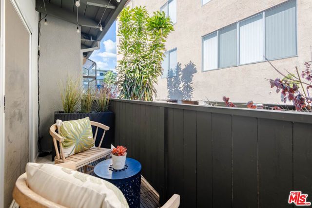 11634 Gorham Avenue 203, Los Angeles, CA 90049