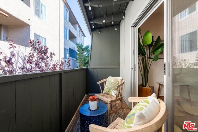 11634 Gorham Avenue 203, Los Angeles, CA 90049