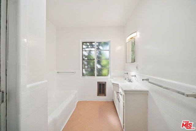 1274 Havenhurst Drive 8, West Hollywood, CA 90046