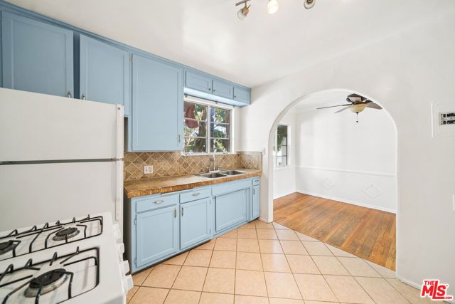 1274 Havenhurst Drive 8, West Hollywood, CA 90046