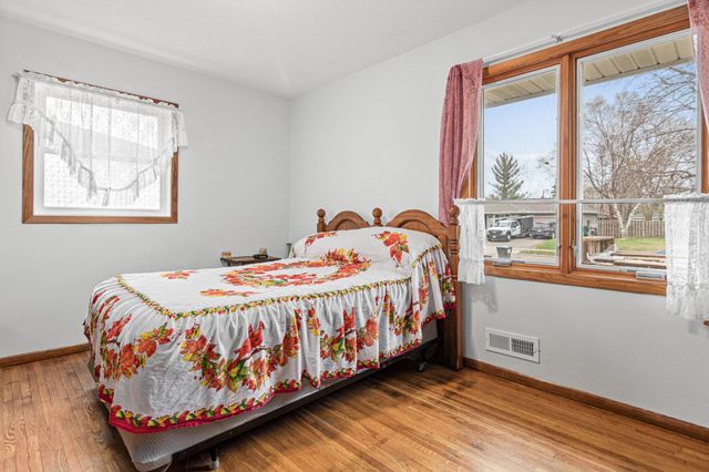 1312 72nd Avenue N, Brooklyn Center, MN 55430