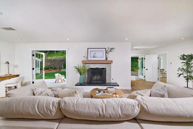 1405 Pambara Circle, Oceanside, CA 92054