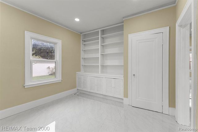 10460 S Morrow Circle, Dearborn, MI 48126