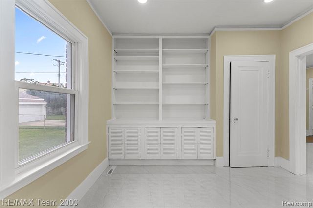 10460 S Morrow Circle, Dearborn, MI 48126