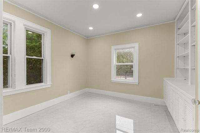 10460 S Morrow Circle, Dearborn, MI 48126