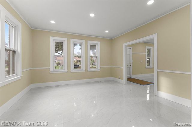 10460 S Morrow Circle, Dearborn, MI 48126