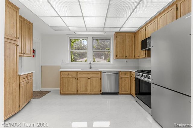 10460 S Morrow Circle, Dearborn, MI 48126