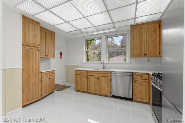 10460 S Morrow Circle, Dearborn, MI 48126