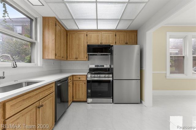 10460 S Morrow Circle, Dearborn, MI 48126