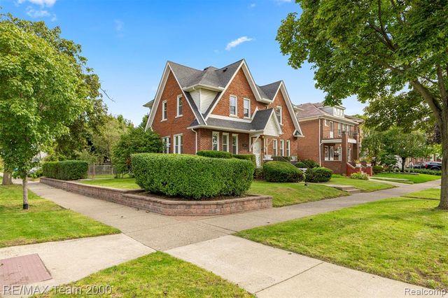 10460 S Morrow Circle, Dearborn, MI 48126