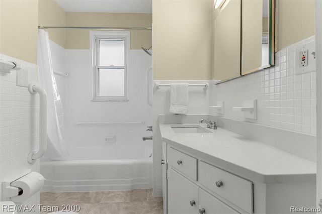 10460 S Morrow Circle, Dearborn, MI 48126