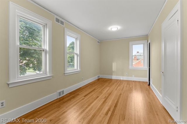 10460 S Morrow Circle, Dearborn, MI 48126