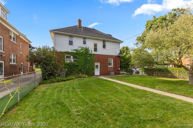 10460 S Morrow Circle, Dearborn, MI 48126