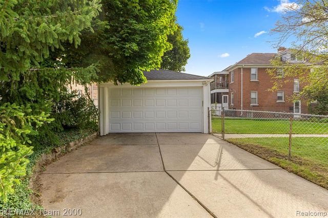 10460 S Morrow Circle, Dearborn, MI 48126