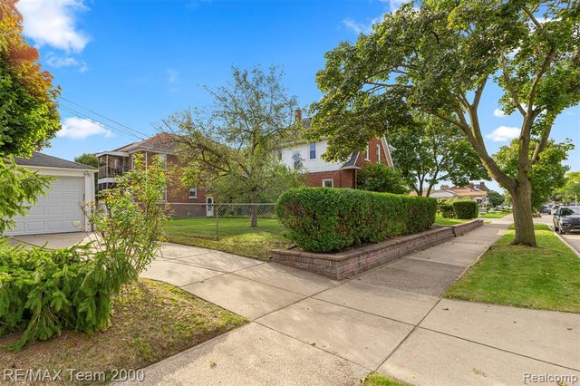 10460 S Morrow Circle, Dearborn, MI 48126