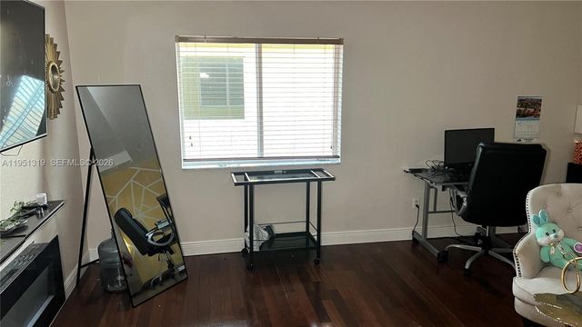 956 NW 206th Ter, Miami Gardens, FL 33169