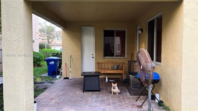 956 NW 206th Ter, Miami Gardens, FL 33169