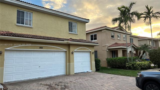 956 NW 206th Ter, Miami Gardens, FL 33169