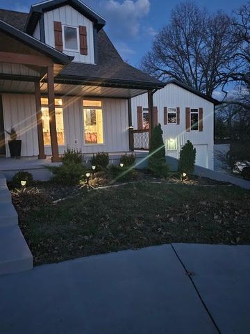 410 White Oak Drive, El Dorado Springs, MO 64744