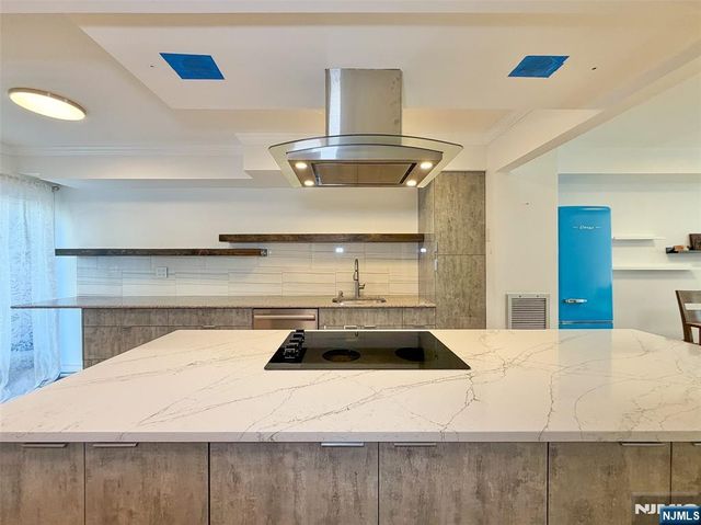 2330 5th Street 8, Fort Lee, NJ 07024