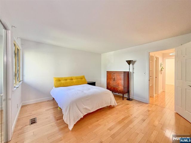 2330 5th Street 8, Fort Lee, NJ 07024