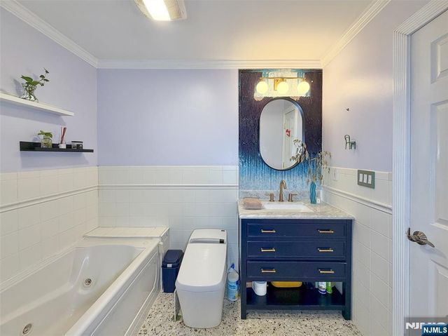 2330 5th Street 8, Fort Lee, NJ 07024
