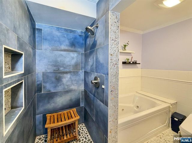 2330 5th Street 8, Fort Lee, NJ 07024