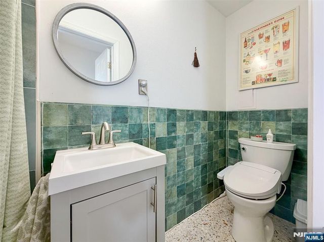 2330 5th Street 8, Fort Lee, NJ 07024