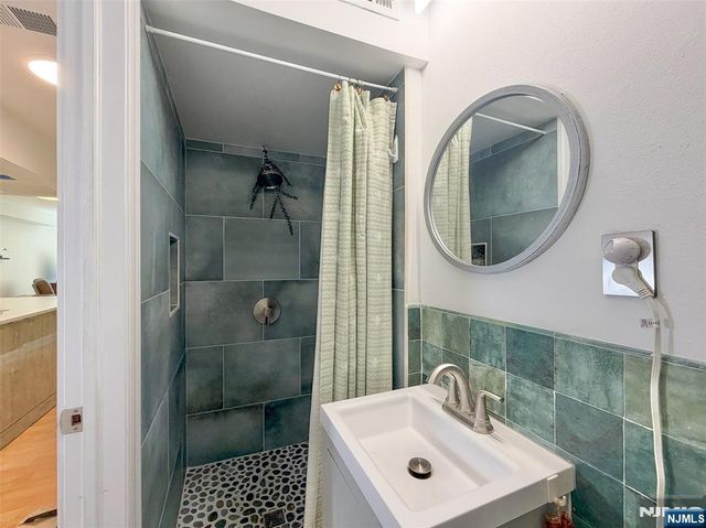 2330 5th Street 8, Fort Lee, NJ 07024