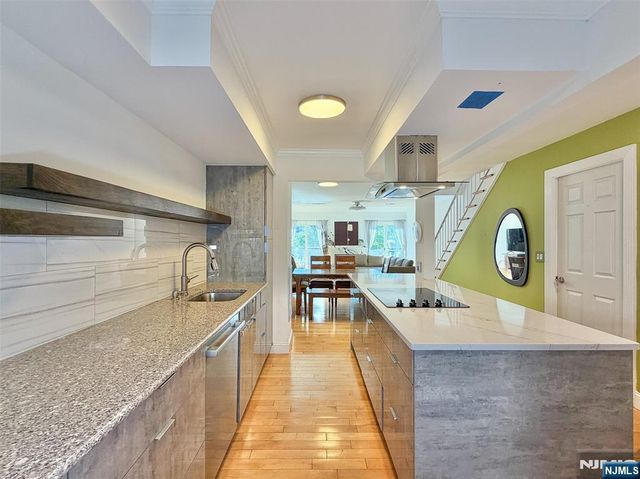 2330 5th Street 8, Fort Lee, NJ 07024