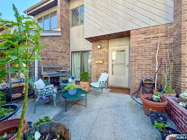 2330 5th Street 8, Fort Lee, NJ 07024