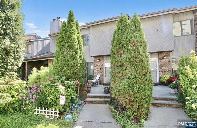 2330 5th Street 8, Fort Lee, NJ 07024