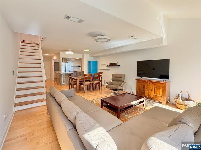 2330 5th Street 8, Fort Lee, NJ 07024