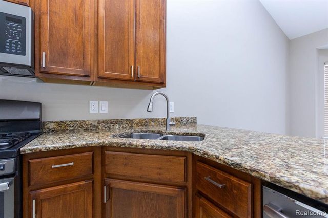 26196 Captains Landing, Chesterfield, MI 48051