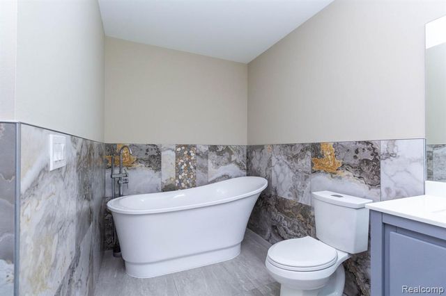 26196 Captains Landing, Chesterfield, MI 48051