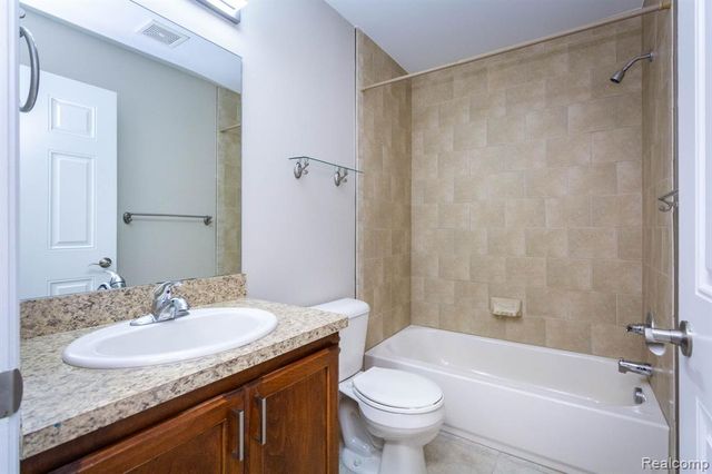 26196 Captains Landing, Chesterfield, MI 48051